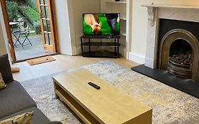 Fantastic Location 10 Mins To Princes Street- 15 To Royal Mile- Main Door-Patio